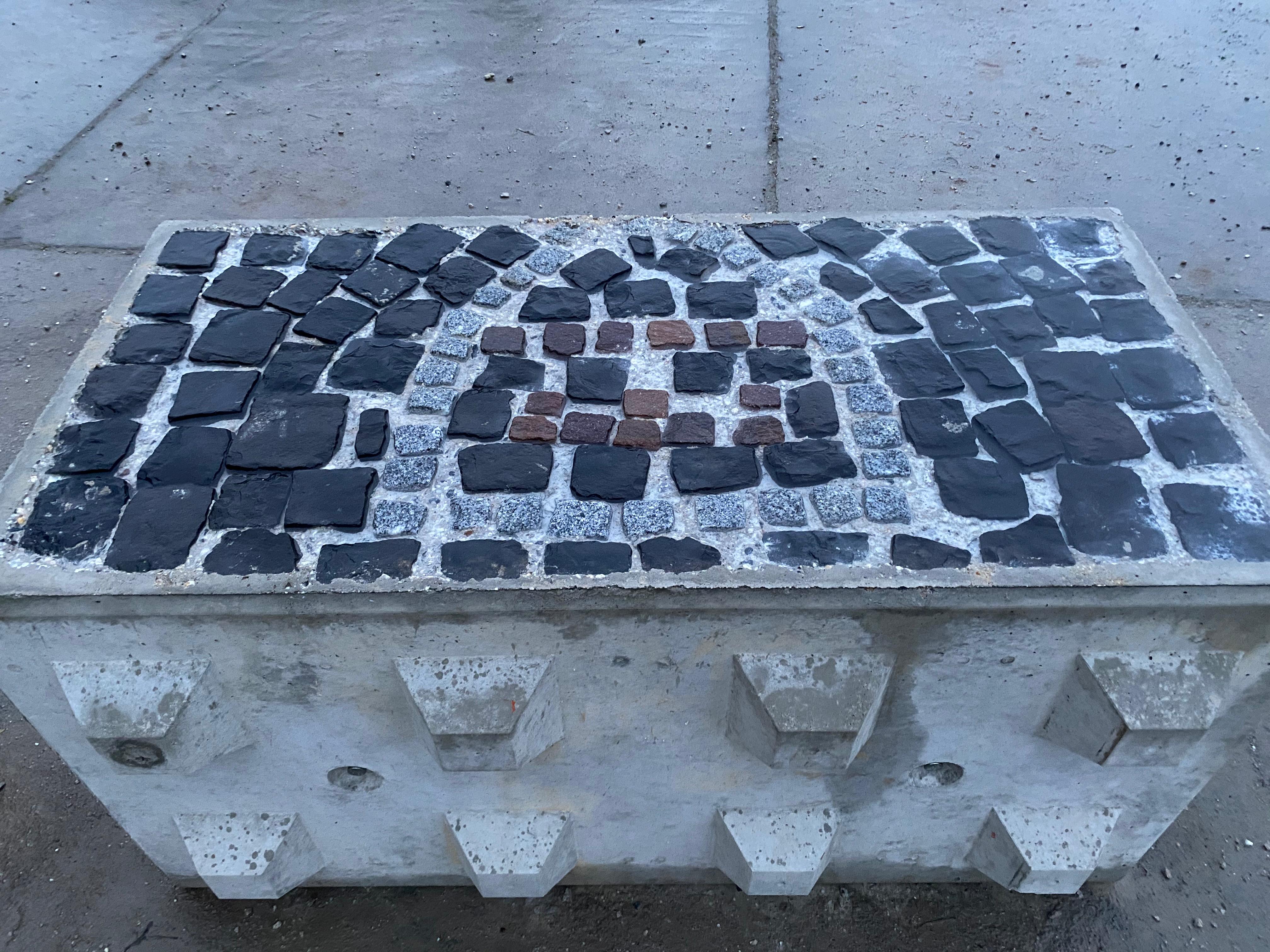 Betonstein mit besonderer Musterung