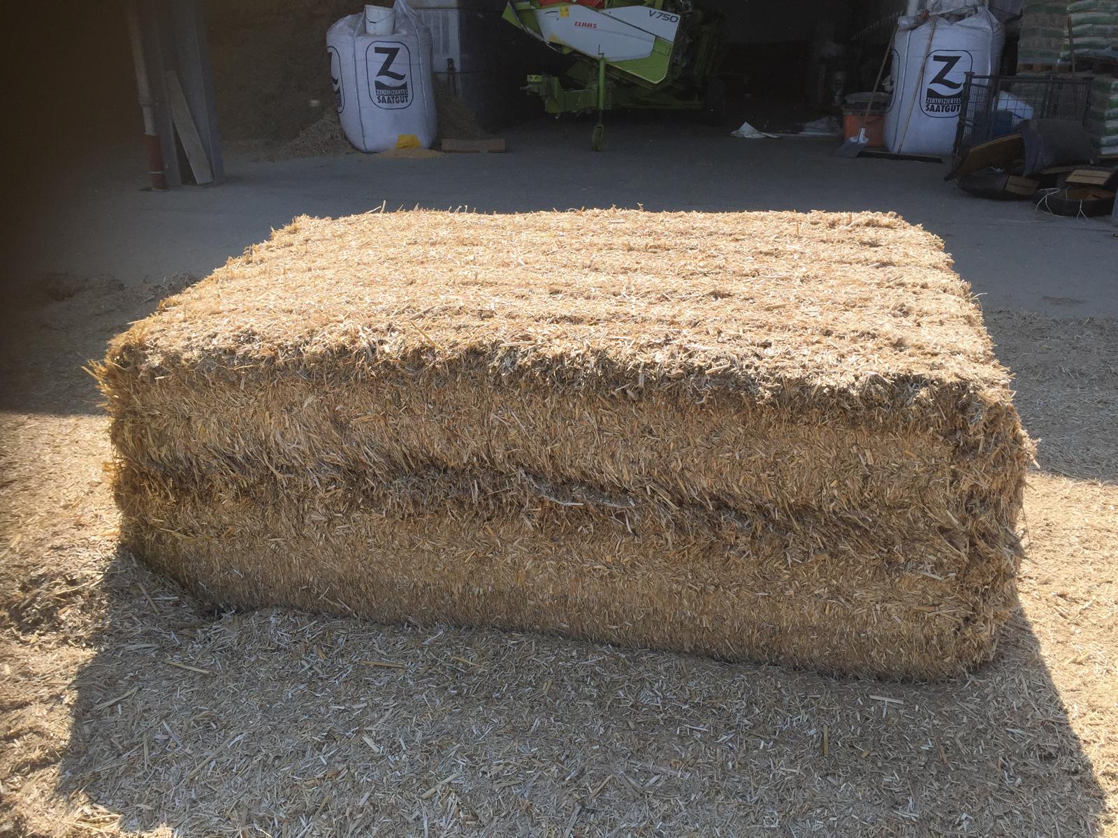 Ein Ballen aus Miscanthus